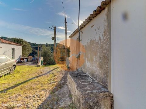 House to remodel for sale in the village of Fortes. House located in the center of the village of Fortes, consisting of 1 room. Ask us for more information or schedule a visit. Casas do Sotavento is a family business, recognized in the country and ab...
