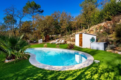 Venez découvrir cette magnifique villa à vendre entre Fayence et Saint Paul en Forêt, construite en 2017 (encore sous garantie), cette propriété bénéficie d'une surface de 146 m2 sur un terrain de 1 775 m2 arboré avec piscine en forme libre. À l'inté...