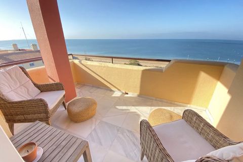 Penthouse with terrace in front of the ocean. Ideal for families and remote workers. Each space has at least one are with a desk to work from :) Its a 3 bedroom, 4 bathroom flat, with multiple balconies and huge terraces. Fantastic spot for practicin...