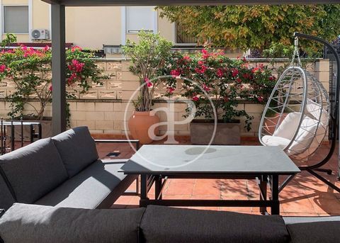 Maison de 319 m2 avec terrasse dans la région de El Puig, El Puig.La propriété dispose de 5 chambres, 2 salles de bain, piscine, 2 places de parking, climatisation, armoires intégrées, buanderie, balcon, jardin et chauffage. Ref. VV2404024 Features: ...