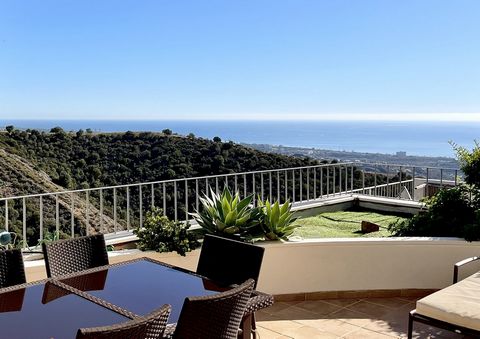 Welcome to this exquisite penthouse nestled in the prestigious Lomas de los Monteros neighborhood in Marbella. Boasting a sophisticated design and luxurious amenities, this residence offers an unparalleled lifestyle experience.This splendid penthouse...