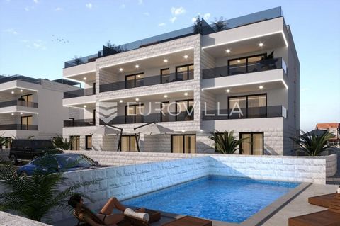 Privlaka, NEWLY BUILT luxury villa with 10 residential units, swimming pool for tenants only 70 m from the beach, with a beautiful open sea view located in a quiet part of Privlaka. Apartment A201 - two-room penthouse on the second floor with a close...