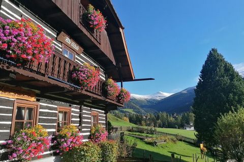 Cette maison de vacances caractéristique et indépendante pour un maximum de 9 personnes est située dans le village de St. Oswald près de Bad Kleinkirchheim, en pleine nature avec une vue fantastique sur les montagnes environnantes et à proximité du c...