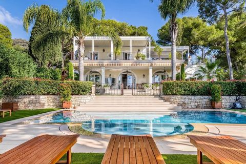 A sumptuous property, in perfect condition, ideally located near the Grand Hotel. Recently renovated with exceptional quality materials, the villa features an elegant living room with a dining area, an independent kitchen, as well as 6 bedrooms and 5...