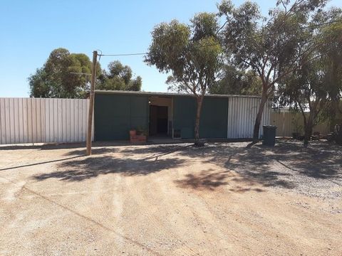 VERY NEAT 3 BEDROOM HOME WELL APPOINTED KITCHEN COMFORTABLE SIZE FAMILY ROOM PROPERTY HAS PLEASANT VERANDAH AND LARGE FRONT YARD IDEAL INVESTMENT PROPERTY SITUATED CLOSE TO TOWN CENTRE CURRENTLY LEASED TO GOVERNMENT AGENCY RLA 269823 Features: - Air ...