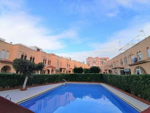 Third-floor apartment in Sinaloa residence, La Mata.There is an area of 84 m2 consisting of three bedrooms, a bathroom, an open kitchen with a spacious living room accessing the terrace overlooking the salt lake. The property is sold furnished , ther...