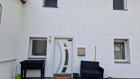 This as new apartment is located in Unna Massen. All public facilities such as supermarkets, doctors, bakeries, bus stops and much more are within walking distance. Dortmund Airport can be reached by taxi in 4 minutes. There are several fitness cente...