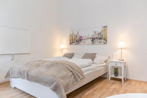 Spacious two-room apartment with private kitchen and bathroom near the Wiener Stadthalle, Lugner City, and well connected to the Westbahnhof. ✔ Convenient location with numerous public transport and shopping facilities ✔ Cozy pillows and beds ✔ Fully...