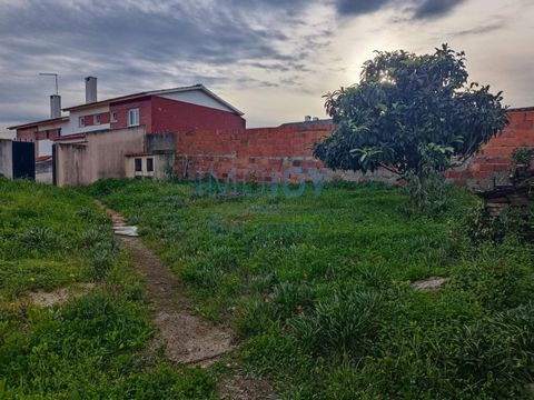 Grond te koop in Cobre gelegen in een zeer rustige doodlopende straat en omgeven door villa's Het land heeft een totale oppervlakte van 258,15m2, met een bouwoppervlakte van 258,15 en een implantatieoppervlakte van 90m2 Grond zonder project Aarzel ni...