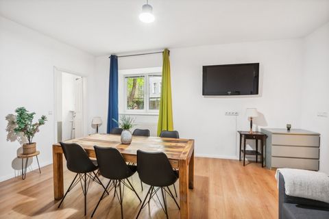 Bienvenido a este encantador apartamento en planta baja situado en el vibrante corazón de Berlín. Situada en un vecindario deseable, esta residencia ofrece una mezcla de comodidad moderna y vida urbana. La zona es conocida por sus espacios verdes, co...