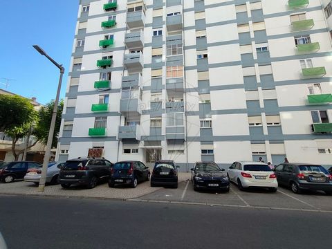 Apartamento T3 para venda A Moita, em Setúbal, oferece uma excelente qualidade de vida com um ambiente familiar, escolas e acessibilidade a Lisboa.  Os residentes desfrutam de parques, trilhos para caminhadas, desportos aquáticos no rio Tejo e evento...