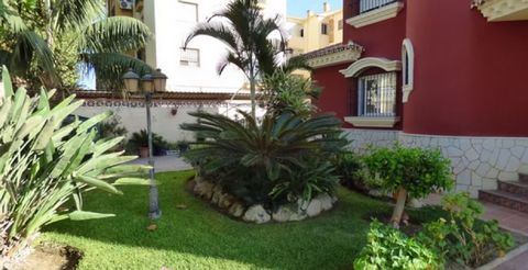 Located in Málaga. Magnificent independent villa of 300 m2 built that has a plot of 850 m2 for sale. It is located in one of the best urbanizations of Malaga capital, Guadalmar, 5 minutes walk from the beach. The house has 2 floors. It has a total of...