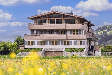 Dit moderne appartement heeft een oppervlakte van 60-70 m² en is geschikt voor maximaal 4 personen. Het beschikt over 2 slaapkamers met tweepersoonsbedden, 2 badkamers met douches en een balkon. Daarnaast beschikt de woning over een eigen infraroodsa...