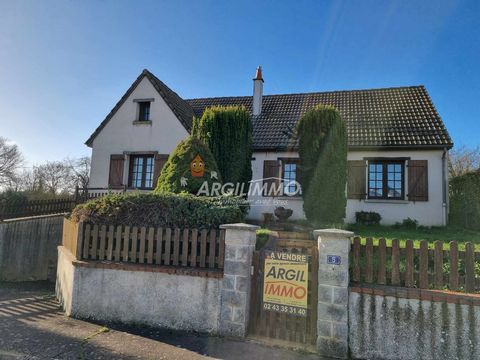 Paviljoen op souterrain, ideaal gelegen nabij Saint-Calais Aangename leefruimte, deze woning bestaat uit een inkomhal (met houtkachel), een woonkamer, een ingerichte keuken, 3 slaapkamers, alsook een badkamer en een gang die naar de verschillende kam...