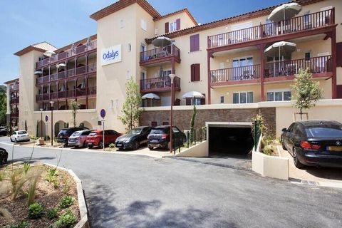 Vanaf Résidence Odalys Les Canissons bevindt u zich op 10 minuten lopen van de stranden, de haven en het centrum van de badplaats. Tussen Lavandou en Saint Tropez wordt Cavalaire sur Mer begrensd door het Massif des Maures. Hier kunt u genieten van d...