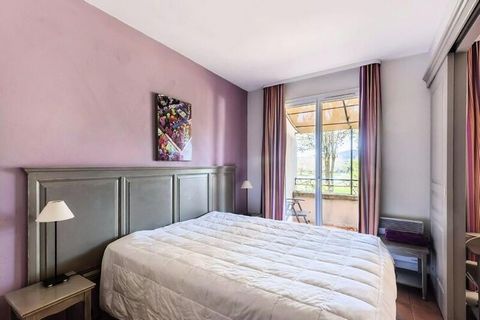 Au sein du domaine de Pont Royal situé entre Avignon et Aix-en-Provence, vous pourrez séjourner dans l’Hôtel du Golf de Pont Royal. Nous vous proposons des appartements avec vue sur le golf ou la piscine à proximité du centre du village. Avec ces loc...