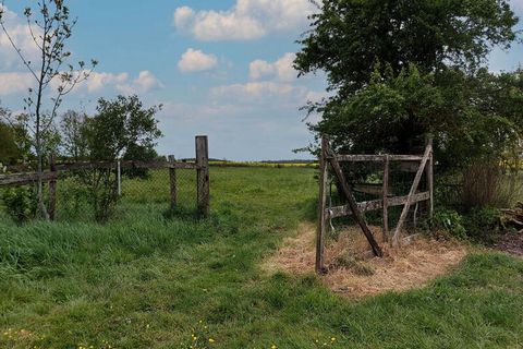 Położony we wspaniałej scenerii Eure-et-Loir, pensjonat „Les Rêves d'Améléa” oferuje idylliczny wypoczynek z dala od zgiełku miasta. Zanurz się w spokoju otaczającej przyrody i daj się uwieść sielankowemu urokowi Châteaudun. Przeglądaj malownicze szl...