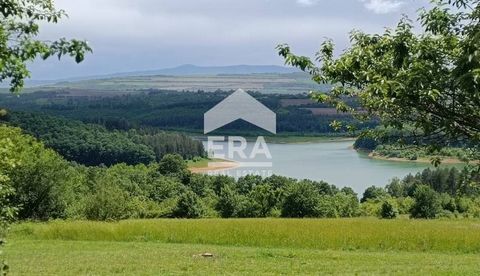 Das Anwesen ist reguliert und befindet sich neben dem Yastrebino-Staudamm, 400 m. Höhe. Es besteht aus zwei regulierten Grundstücken mit einer Gesamtfläche von 5330 m². für die Wohnbebauung bestimmt. Es bietet die Möglichkeit, Einfamilienhäuser für g...