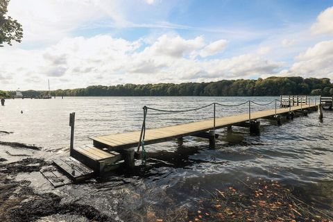 Boendet ligger i de natursköna omgivningarna i Hindsgavls naturreservat och erbjuder en fridfull tillflyktsort med direkt tillgång till både vatten och skog. Gästerna kan välja mellan en rad semesterhus med varierande kapacitet: från lägenheter för 2...