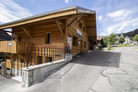 Dop Real Estate bietet: Eine schöne Neubauwohnung mit sehr spektakulärem Blick über Chatel, Portes du Soleil, Frankreich. Im Herzen des Dorfzentrums von Chatel und in der Nähe verschiedener Skilifte gelegen, finden Sie diese wunderbar geräumige Wohnu...