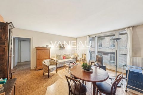 Discover a welcoming apartment located in the sought-after 14ème arrondissement of Paris. This 75 m² dwelling offers four spacious rooms, including two comfortable bedrooms. The living area, enhanced by double glazing, ensures a serene and quiet envi...