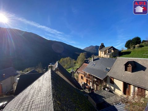 ¡EN BETMALÉ! Situada en un entorno privilegiado, esta casa le seducirá por su luminosidad y su posición dominante que ofrece una vista despejada de los paisajes circundantes. Cada habitación se beneficia de una hermosa exposición natural, ofreciendo ...