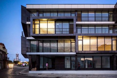 Tienda comercial preparada para café, snack bar, confitería, minisuper, tienda de conveniencia, en un edificio moderno y de calidad. En el corazón de Vila Nova Tazem, junto a varios tipos de comercio y servicios, ubicado en un edificio reciente y atr...