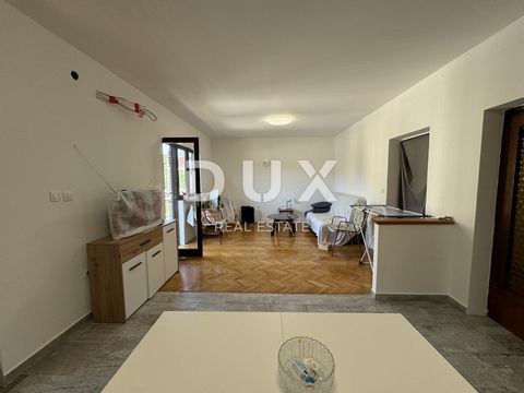 RIJEKA, CAVLE - groter appartement met terras in een privéhuis, garage, fantastische locatie, gehele verdieping Het appartement in Čavle, gelegen op de 1e verdieping van een nette gezinswoning, is ideaal voor een comfortabel leven in een rustige omge...