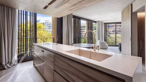 Located on the prestigious Paseo Mallorca, the tree-lined promenade overlooking the Riera water course running through the heart of the city, this new residential complex of 10 exclusive residences has become a landmark in the city due to its archite...