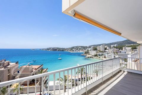 TThe net living area of 150 m2 plus terraces is distributed on one floor. The entrance hall is directly connected to a large loft-styled living dining area with an open kitchen with a breakfast island. The living area gives access to a large outside ...