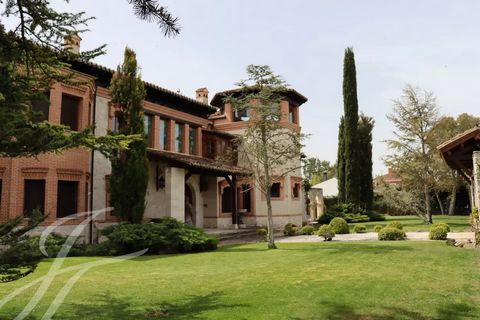 Wunderschönes kastilisches Haus auf einem Grundstück von 4.500 m², umgeben von Wald in der Region Ribera del Duero, nur 10 Minuten vom Zentrum von Valladolid entfernt. Haus mit Hauptentwicklung auf zwei Ebenen. Auf der ersten Etage befindet sich eine...