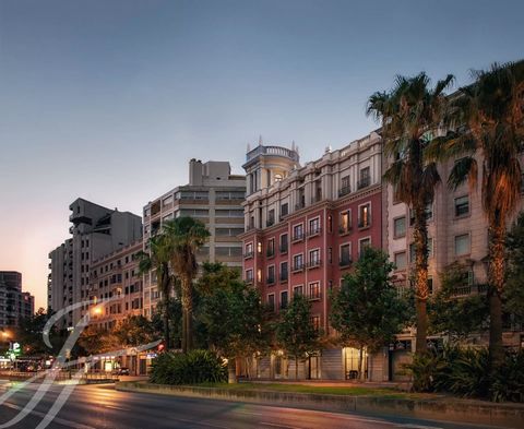 Este edifício emblemático situado nas Avenidas foi construído em meados do século XX e é bem conhecido em Palma. Hoje vive de novo com uma identidade nova e elegante que assegura a ligação com o passado, preservado na sua fachada distintiva. O edifíc...