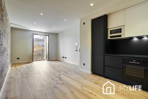 MYLIFE Real Estate presents this fantastic fully renovated property for sale, located on one of the most sought-after streets in the city, Passeig Sant Joan. Property description The property has a constructed area with common elements of 109 m2, acc...