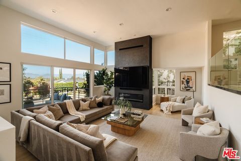 This newly remodeled architectural in coveted South-of-the-Boulevard, Sherman Oaks boasts breathtaking views, where the vibrant colors and textures of the San Gabriel and Santa Susana mountains are integrated into the sublime aesthetic of nearly ever...