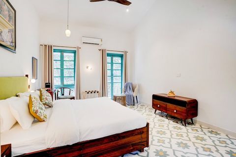 Ontdek uw perfecte vakantie in onze prachtige 3BHK-villa, genesteld in de serene schoonheid van Siolim, Goa. Deze verborgen parel biedt een voortreffelijke mix van comfort en rust, zodat u kunt ontspannen terwijl u geniet van de levendige lokale cult...