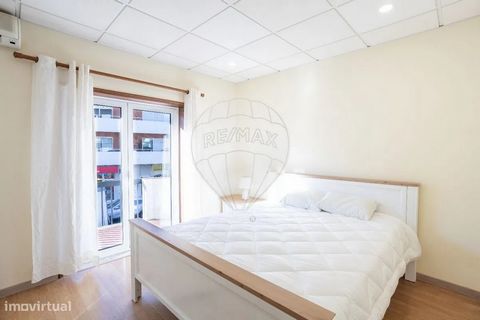 APARTAMENTO T4 PARA VENDA, NO CENTRO DE ÁGUEDA. Este imóvel é a escolha ideal para quem procura conforto, espaço e uma excelente oportunidade de negócio! Localizado numa zona privilegiada do centro de Águeda, próximo de vários serviços, comércio, esc...