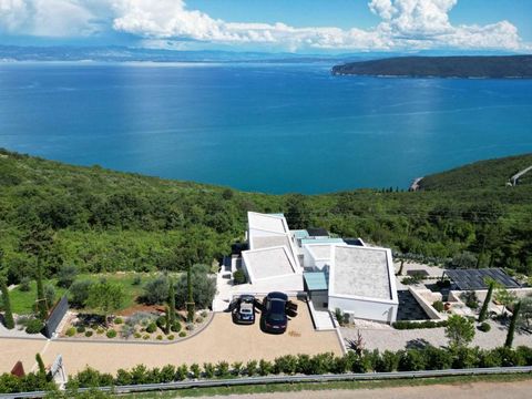 Luxury 5***** villa in Sveta Jelena, Mošćenička Draga, with astonishing sea views! This modern design villa of 500m2 with a panoramic view of the sea and swimming pool is placed on a spacious landscaped garden of 2400m2. The villa itself is located o...