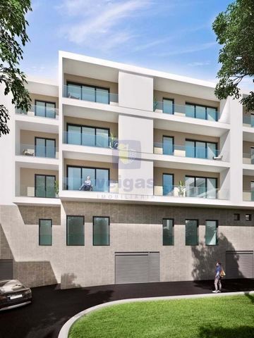 We present this magnificent apartment, 1st floor, in a building under construction, offering the unique opportunity to follow the growth and details of your future home! Property with 2 bedrooms, one en-suite, and 2 bathrooms, Fully equipped kitchen:...