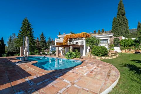 This beautiful villa, nestled in the charming area of Valtocado, offers a perfect blend of privacy, comfort, and stunning natural beauty. With 4 spacious bedrooms, 3 bathrooms, and breathtaking panoramic views of both the sea and surrounding mountain...