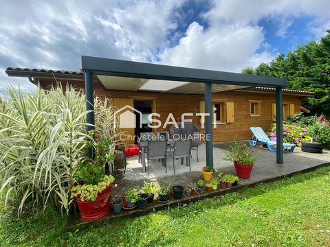 Dans un hameau paisible d'Asnières-La-Giraud, découvrez cette maison de plain-pied offrant une superbe vue dégagée sur les champs. Construite en 2010 avec une ossature bois, cette maison de 110 m² est implantée sur un terrain clos et arboré de 1921 m...