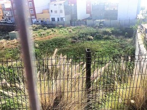 Vende-se um grande terreno, ideal para desenvolver um projeto residencial coletivo fechado em Santa Cruz de Tenerife. A localizaÃ§Ã£o no noroeste da ilha de Tenerife torna-a um destino turÃ­stico muito popular, com um clima agradÃ¡vel e uma grande va...