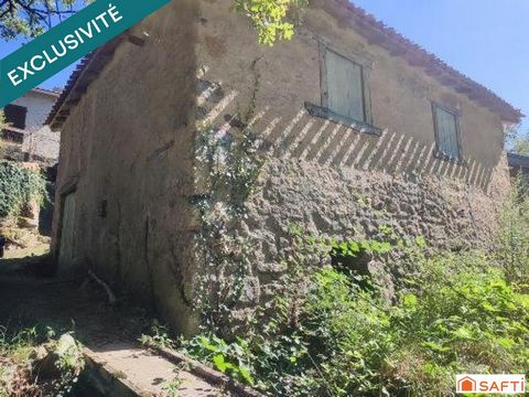 À vendre via vente interactive, ancien moulin situé à Persac (86320), offrant un cadre idyllique en bordure de rivière avec deux îlots privatifs. Cette bâtisse de caractère, élevée d'un étage, est composée : Rez-de-chaussée : Une pièce d'environ 20 m...