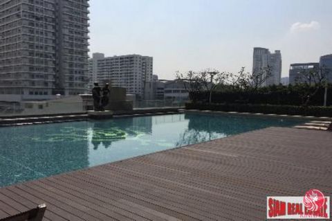 This bright and well decorated one bedroom apartment is located in the Ivy Thonglor at Sukhumvit 55. The unit is on the 5th floor and is 43 sqm. Fully furnished with white cabinets and furniture this condo has one bedroom and one bathtub that include...