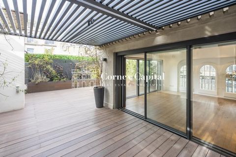 In one of the most exclusive areas of Barcelona, ​​the Quadrat d'Or in Eixample, is this spectacular Penthouse-Duplex with a large terrace, very private and with open views. Excellent opportunity to live in a Penthouse-Duplex in the heart of the city...