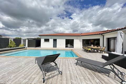 Welcome to our superb house Le Coteau in Balma, a true haven of peace for your stay in the region. This spacious and modern house offers all the comfort necessary for an unforgettable vacation with family or friends. The house can comfortably accommo...