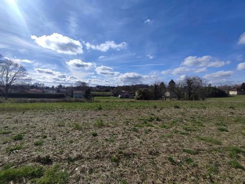 EXCLUSIVE TO BEAUX VILLAGES! Flat and well maintained building plot of 3000m2 ideally situated in a quiet hamlet on the edge of a Dordogne village with all amenities. Additional adjoining building plot is available. Price including agency fees : 29.0...