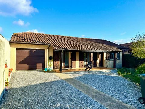 Un petit havre de paix au coeur d'Anglet ! Située dans l'un des quartiers les plus recherchés d'Anglet, cette charmante maison de 90 m2 (dont 81 m2 habitables) offre un cadre de vie privilégié, alliant calme et proximité des commodités. Dès l'entrée,...