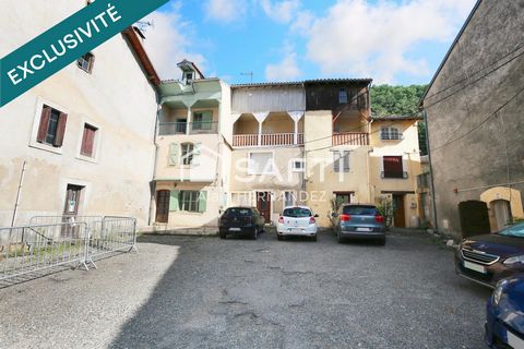 Située au cœur de la paisible ville de Saint-Martory (31360), cette maison offre un emplacement central idéal, garantissant un accès facile aux commerces, écoles et services de proximité. La ville est réputée pour son ambiance conviviale et son cadre...