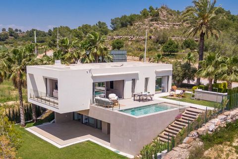 Description of object: These marvellous and exclusive villas consist of a constructed area of approx. 264 m² (including terraces) with 3 bedrooms, 3 bathrooms (1 en-suite), 1 toilet, 1 spacious living / dining room with modern fitted kitchen, 1 house...