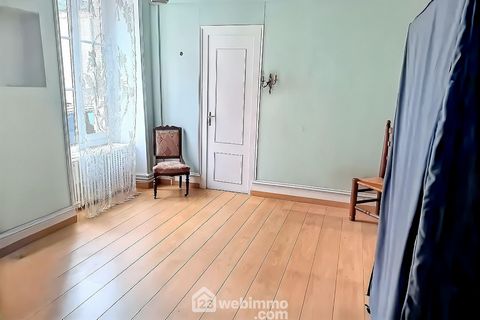 Votre agence 123webimmo l'immobilier au meilleur prix vous présente : À voir absolument ! Maison de ville de 87 m² comprenant un spacieux salon avec une cheminée en tuffeau, une salle à manger avec une seconde cheminée, une cuisine à réaménager selon...